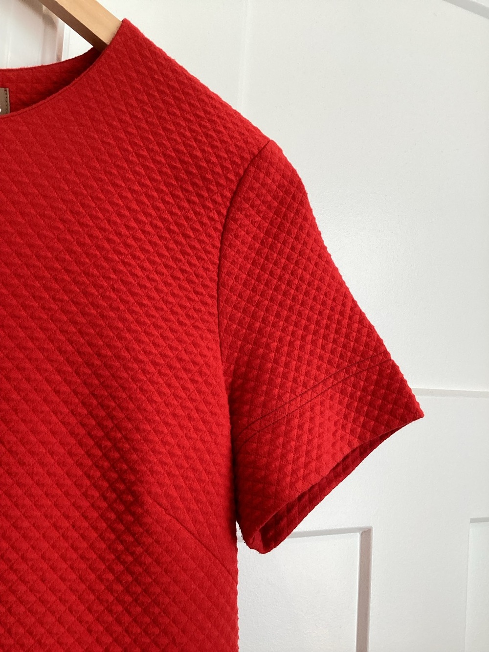BOSS Zippered Midi Sheath Dress Textured Short Sleeve Red Gold Size 6 - Picture 6 of 14
